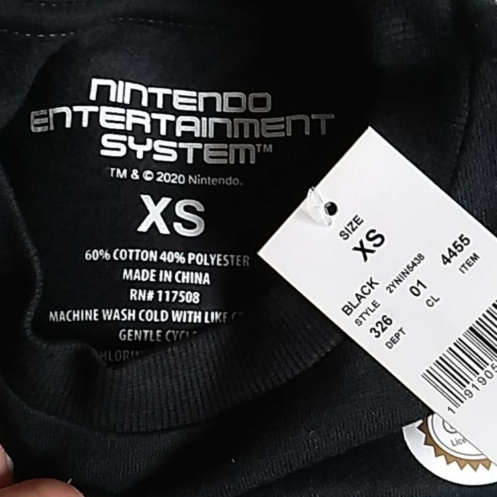 NWT Kids Nintendo Pullover - Picture 4 of 4